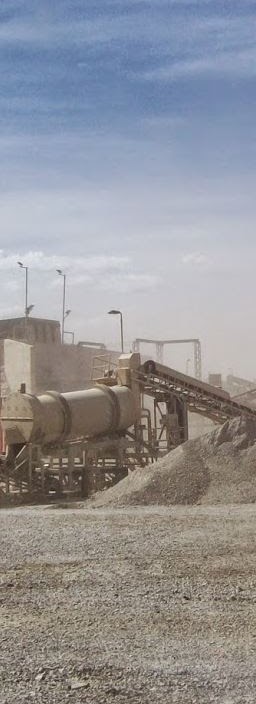 Crushing plant and crushed ore stockpile
